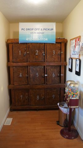 Pickup & Dropoff Lockers